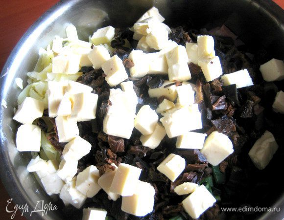 Можно заменить обычным сыром также.