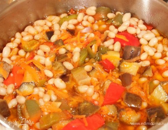 Добавить уксус, потушить еще 5 мин.