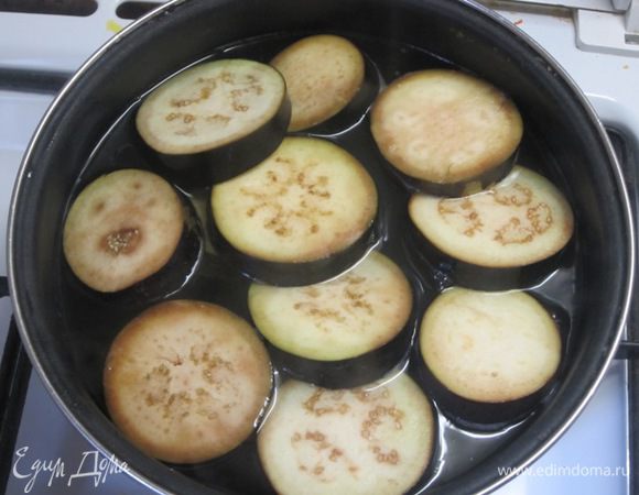 Отварить в подсоленной воде 3-5 минут.