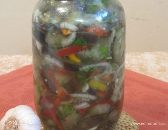 Выложить в стеклянную банку, закрыть полиэтиленовой крышкой. У меня получилась одна 1,5 литровая банка. Поставить в холодильник.