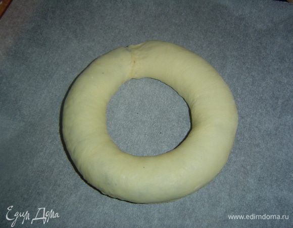 соединяем концы, аккуратно защипывая их. 