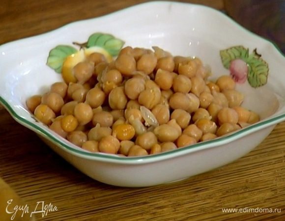 Нут замочить на ночь, затем отварить.