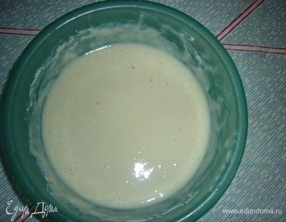 Яйца и муку смешать (сделать кляр), добавить соль и перец по вкусу.