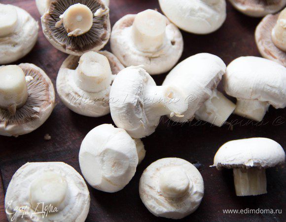 Грибы почистить.