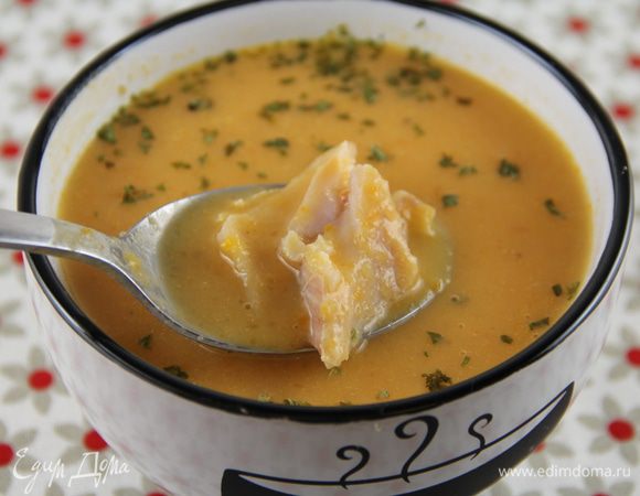 Разливаем суп по тарелкам, положив в него кусочки рыбы. Приятного аппетита))
