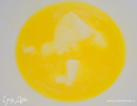 Маргарин растопить.