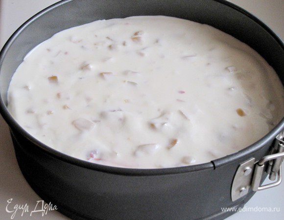 Залить все йогуртовой массой и поставить в холодильник на несколько часов (можно  на ночь). Торт лучше закрыть пищевой пленкой.