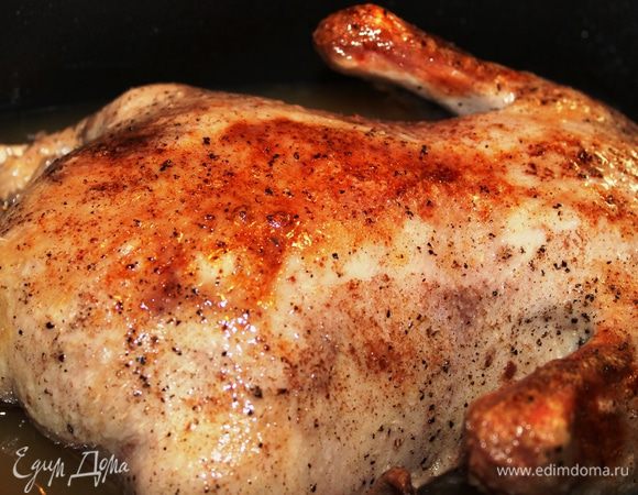 Смазать верхнюю часть утки жидким медом и запекать еще минут 15