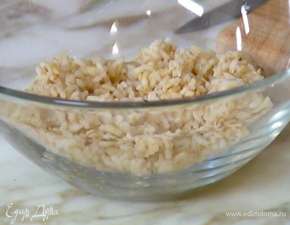 Рис предварительно отварить согласно инструкции на упаковке.