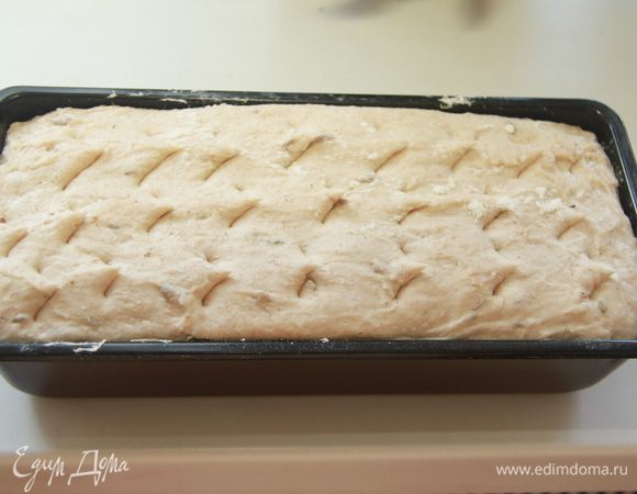 Формируем батон, кому какой нравится: круглый или продолговатый. Выкладываем в расстоечную корзину ещё на пару часов. Переворачиваем на прогретый противень или на пекарский камень. Или выкладываем в форму для хлеба.  