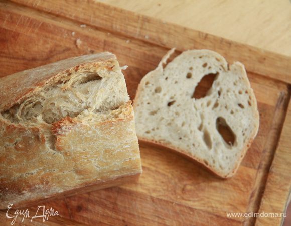 А этот хлеб выпекала в форме для хлеба. Получился с хрустящей корочкой и чудесным, ароматным мякишем.