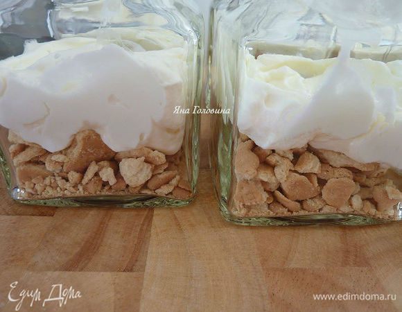 сверху  немного сырной смеси,
