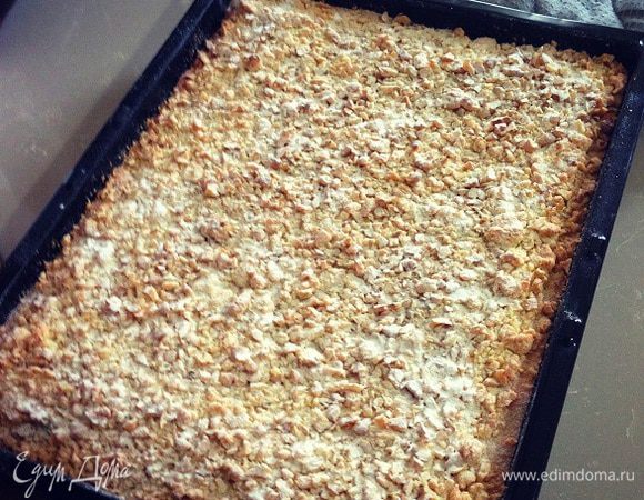  Выпекаем пирог при 180 гр. до золотистого цвета, готовый пирог присыпаем сахарной пудрой. Остывший пирог нарезаем рыбообразными кусочками подаем к столу.
Приятного чаепития!!!