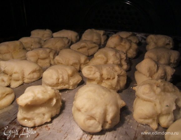 Запекать в духовке при температуре 180 градусов 15-20 минут.