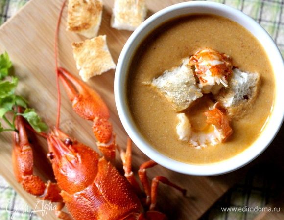 Подавать биск с мясом и сухариками. Приятного аппетита! 