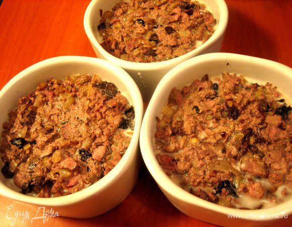 И быстро разливаем по формочкам.