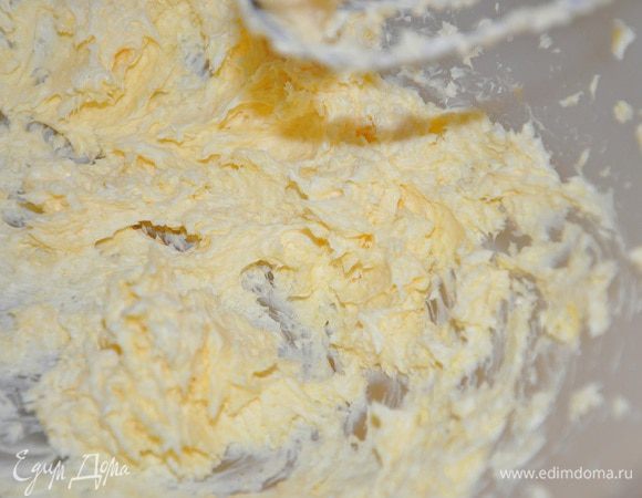 Масло взбить с сахаром/