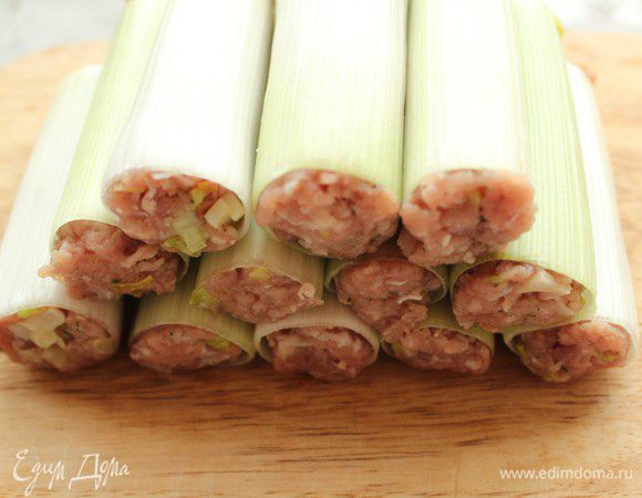 Плотно наполнить подготовленные трубочки.