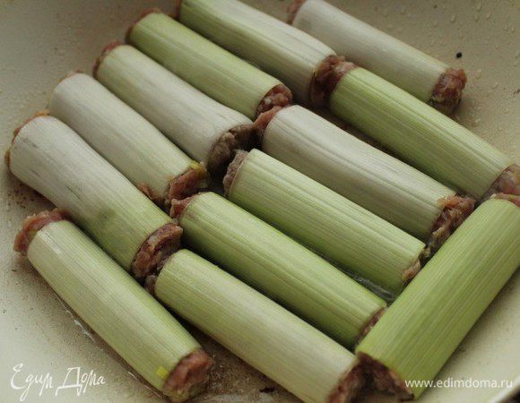 Обжарить на оливковом масле на сильном огне.