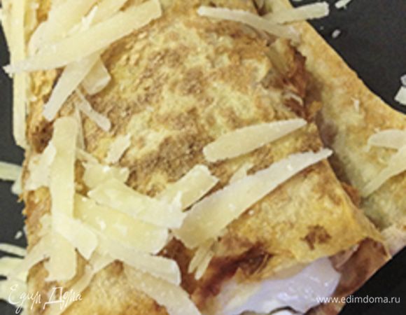 Рекомендую подавать лаваш разрезанный на 2-3 части, и есть это блюдо руками, зачерпывая из тарелки сметану. Очень вкусно! Приятного аппетита!