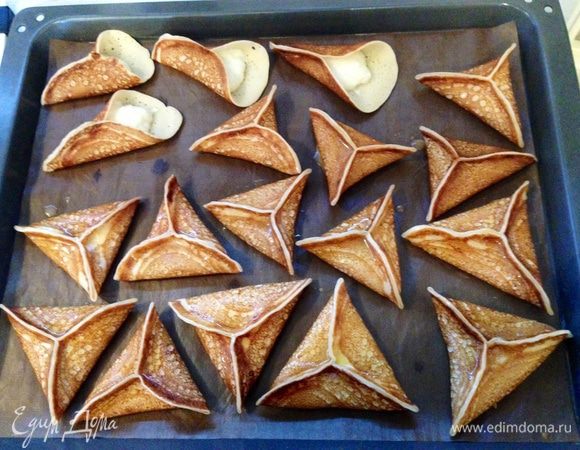 Готовые блинчики можно полить жидким медом, шоколадом или посыпать сахарной пудрой, тут уж кому что больше нравится! Подаем с горячим ароматным кофе (чаем) и наслаждаемся .......!