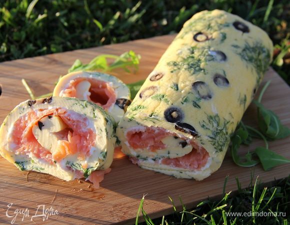 Подаем холодным в качестве закуски. А нам он понравился и в теплым виде: я его подогревала в духовке. Приятного аппетита))