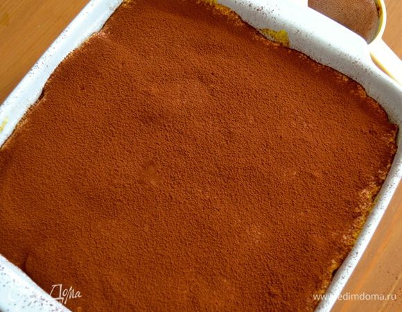 В самом конце верхний слой крема можно присыпать тертым шоколадом (у меня без него...).