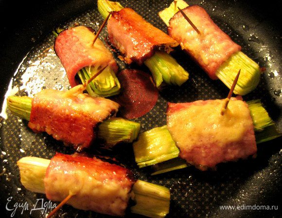 Запекаем в духовке минут 15 при 180-200*.