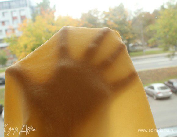 Корж должен быть эластичным и почти прозрачным.