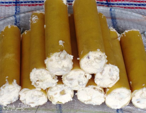 Каннелони наполнить начинкой при помощи кофейной ложечки или кондитерского мешка .........