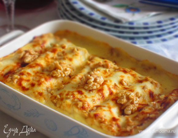 Запекать  в разогретой до 180 °С духовке 20 минут,затем поместить форму под  гриль на несколько минут. Приятного аппетита:)