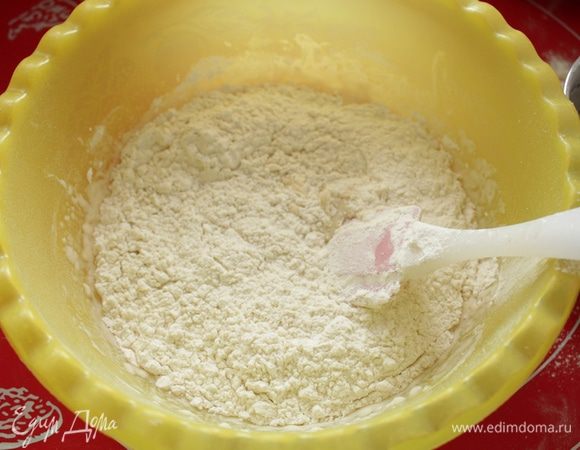 Просеять муку.