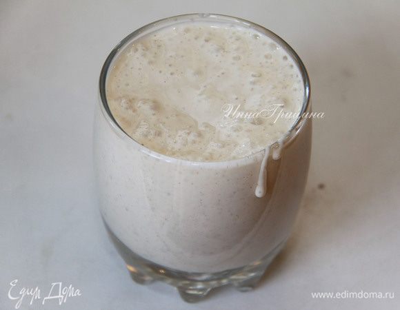 Накануне вечером смешать все ингредиенты для опары и дать ей постоять при комнатной температуре. 
