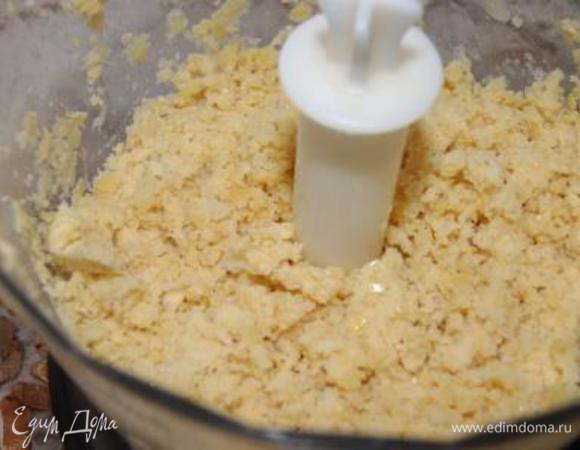 Измельчить нут в блендере.