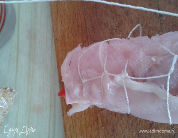 Сверху посолить и поперчить, сбрызнуть оливковым маслом и в духовку под гриль на 10-12 минут темп. 220 гр.