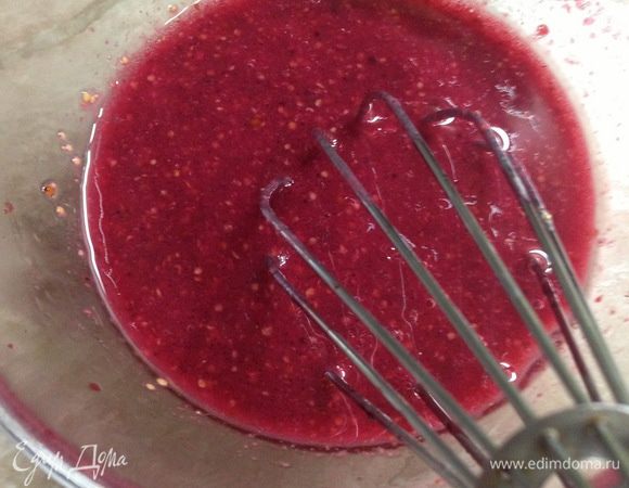 Взбить венчиком до однородной массы.