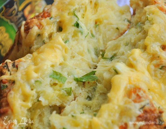 Разломили! Лучше всего разламывать, а не нарезать  Приятного аппетита! 