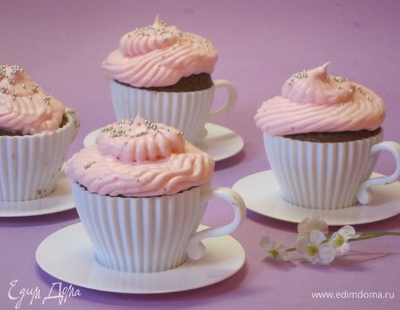 Отсадить крем на испеченные маффины.