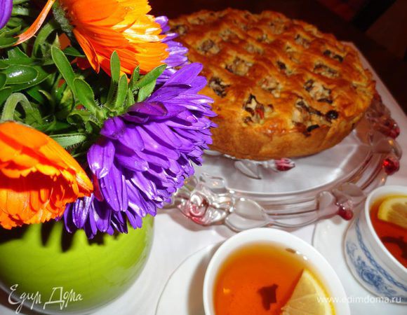 В разогретую до 190 градусов духовку на 35-40 минут. Очень уютно в моросящую осеннюю погоду, с чаем да в компании близких людей :)