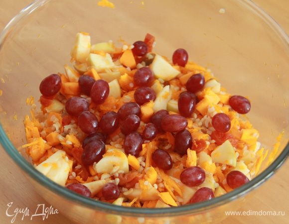 Добавить виноград.