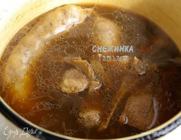 Вот так выглядит бульон в конце варки. Отключите огонь.