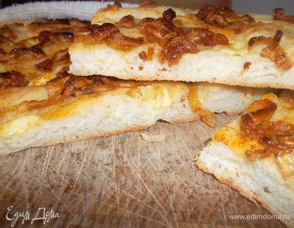 Сочетание соленого сыра со сладким луком не оставит вас равнодушными. Приятного аппетита:-))