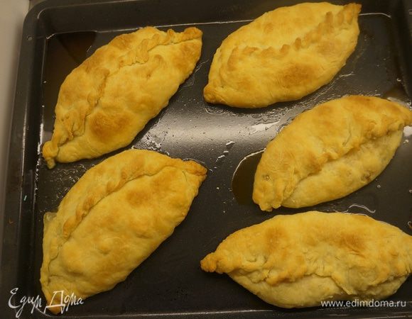 Достать и охладить. Очень вкусны горячими с шариком мороженого, но не менее вкусны и холодными, если доживут) 