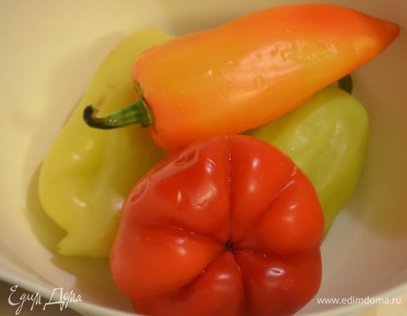 Перцы помыть и обсушить