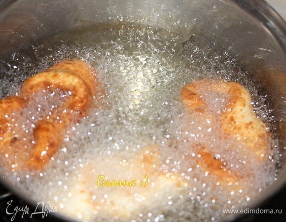 Обжариваем в раскаленном масле.