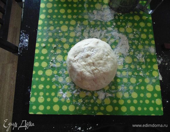 Замесить тесто.