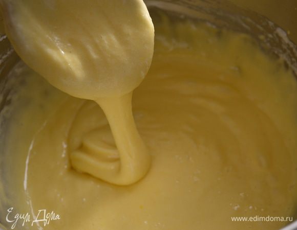 Тесто получается приятной "бархатистой" консистенции... ))