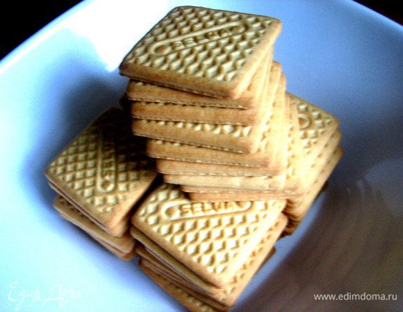 Печенье лучше брать квадратное или прямоугольное...От вкуса печенья много зависит,поэтому самое дешевое не стоит брать!