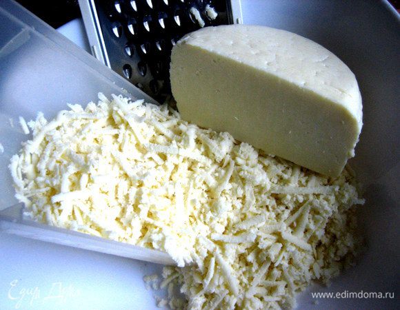 Натираем на крупной тёрке...