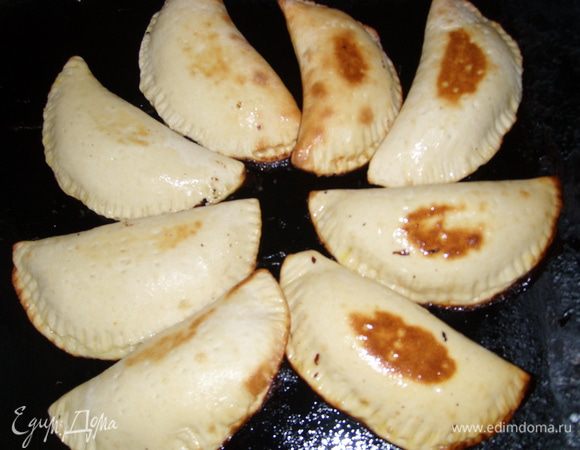 Противень смазать растительным маслом. Выпекать в духовке 20-30 минут при температуре 300 градусов.